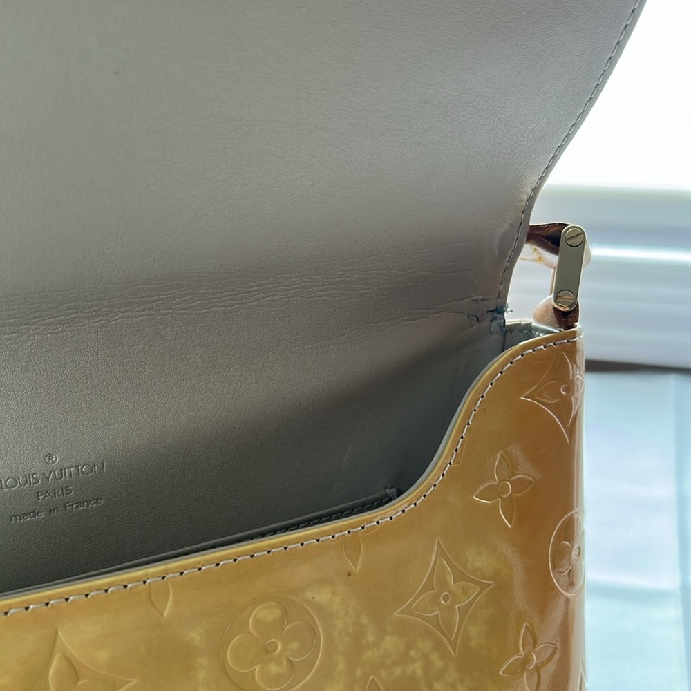 Louis Vuitton Vernis Shoulder bag. Authentic Good CONDITION - Picture 5 of 16